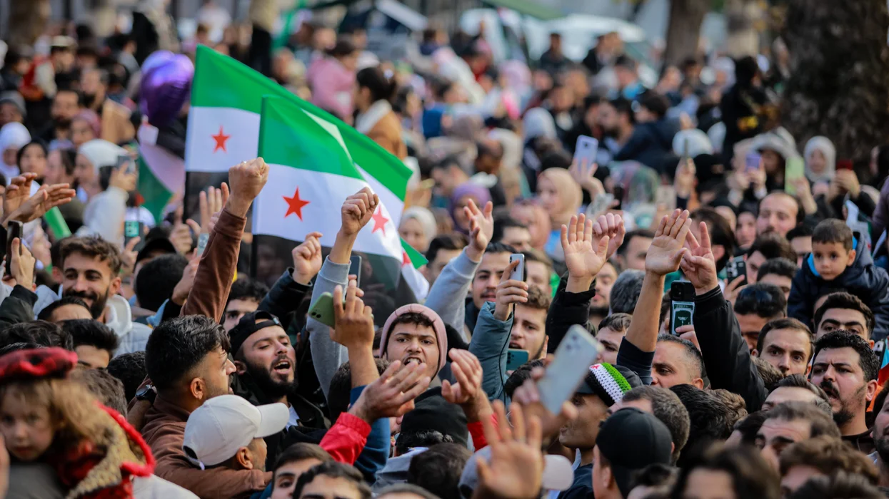 waving with syrian flags